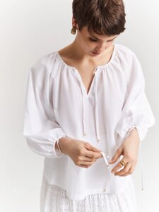 Блуза с объемными рукавами (46)