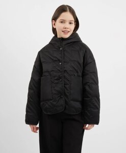 Куртка плащевая стёганая без воротника с отстегивающейся манишкой с капюшоном черная для девочки Gulliver (128)