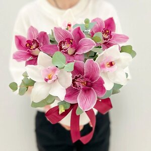 ЛЭТУАЛЬ FLOWERS Орхидеи с эвкалиптом в коробке Цветочный десерт / букет из орхидей / букет цветов