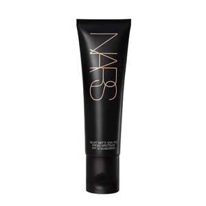 NARS Легкое тональное средство с бархатистым эффектом Velvet Matte Skin Tint SPF30