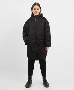 Пальто плащевое стёганое без воротника с отстегивающейся манишкой с капюшоном черное для девочки Gulliver (146)