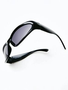 Солнцезащитные очки с футляром