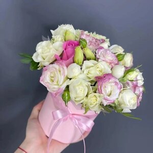 PINKBUKET Коробочка с комплиментами из эустомы, розы и кустовой розы