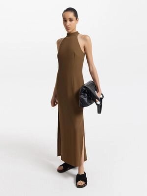 Платье макси с воротником халтер от компании Admi - фото 1