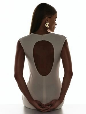 Платье с вырезом на спине от компании Admi - фото 1