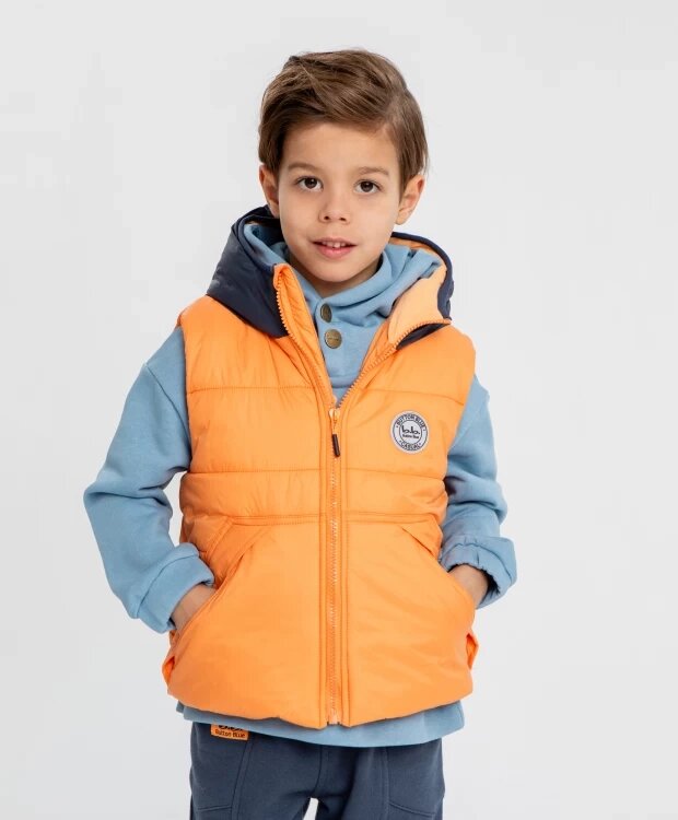 Жилет утепленный с капюшоном стёганный оранжевый для мальчика Button Blue (110) от компании Admi - фото 1