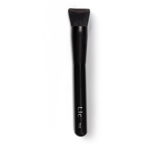 Кисти Lic Кисть для тона и коррекции косметическая Makeup Artist Brush T02