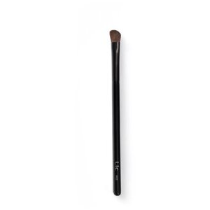 Lic Кисть для растушевки теней во внешнем уголке века Makeup Artist Brush P02