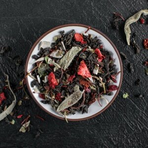Черный чай с ягодами "Дикая клубника"