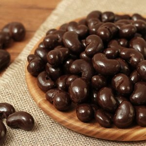 Драже "Кешью в темном шоколаде с какао"орехи в шоколаде, 300 гр