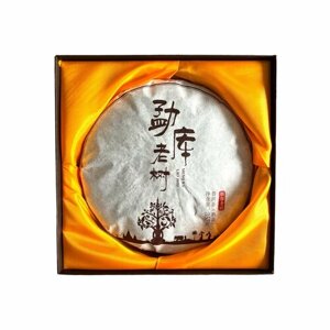 Настоящий китайский черный Чай МЭН КУ Лао Шу 2018 год Пуэр прессованный в подарочной упаковке 357гр.