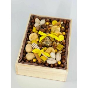 Подарочный микс "Орехи, сухофрукты, Чай элитный Шу Пуэр и мёд" на 14 февраля и 8 марта в деревянной коробке