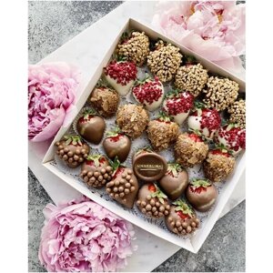 Подарочный набор клубника в шоколаде "Romantic" 25-30 ягод Happy Berry