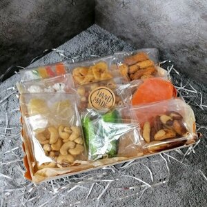 Подарочный набор орехов и экзотических сухофруктов S в коробке 10в1