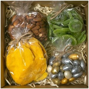 Подарочный набор орехов, сухофруктов, цукатов и сладостей фундучок № 36 (1 кг.)