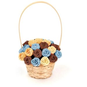 Подарок к пасхе корзинка из 27 шоколадных роз CHOCO STORY - Голубой, Оранжевый и Шоколадный микс из Молочного шоколада, 324 гр. K27-GOSH