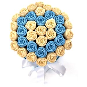 Подарок к пасхе шоколадные съедобные сладкие розы 51 шт. CHOCO STORY в Голубой Шляпной коробке SH51-G-BG-S