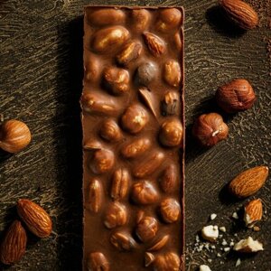 Шоколад молочный плиточный - 2 шт. Набор Шоколада ручной работы с орехами: с цельным миндалем, фундуком и арахисом. KREOLA.
