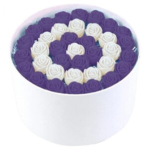 Шоколадные розы CHOCO STORY - 33 шт. в Белой шляпной коробке: Белый и Фиолетовый Бельгийский шоколад, 396 гр. Z33-B-BF-O