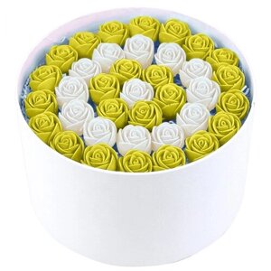 Шоколадные розы CHOCO STORY - 37 шт. в Белой шляпной коробке, Белый и Желтый Бельгийский шоколад - круглый узор, 444 гр. Z37-B-BJ-O