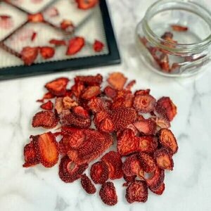 Слайсы - клубника сушеная без добавления сахара 30 г. ЭКО ягода сушёная; Dried strawberries no sugar added