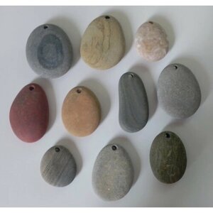 Камень с дыркой 10шт. Заготовка для кулона или брелка 3,5-4см. Плоский морской камень.