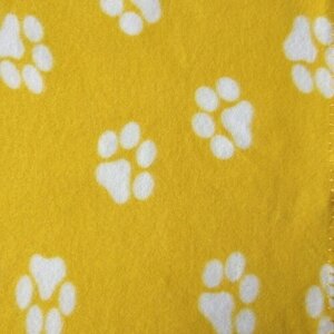 Подстилка-плед Лапки для собак и кошек, Bentfores (100 х 140 см, желтый/белый, 34295)