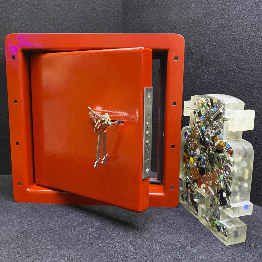 Антивандальная защитная дверка на силомер Rocky Boxer от компании Robotic Retailers Развлекательное оборудование - фото 1