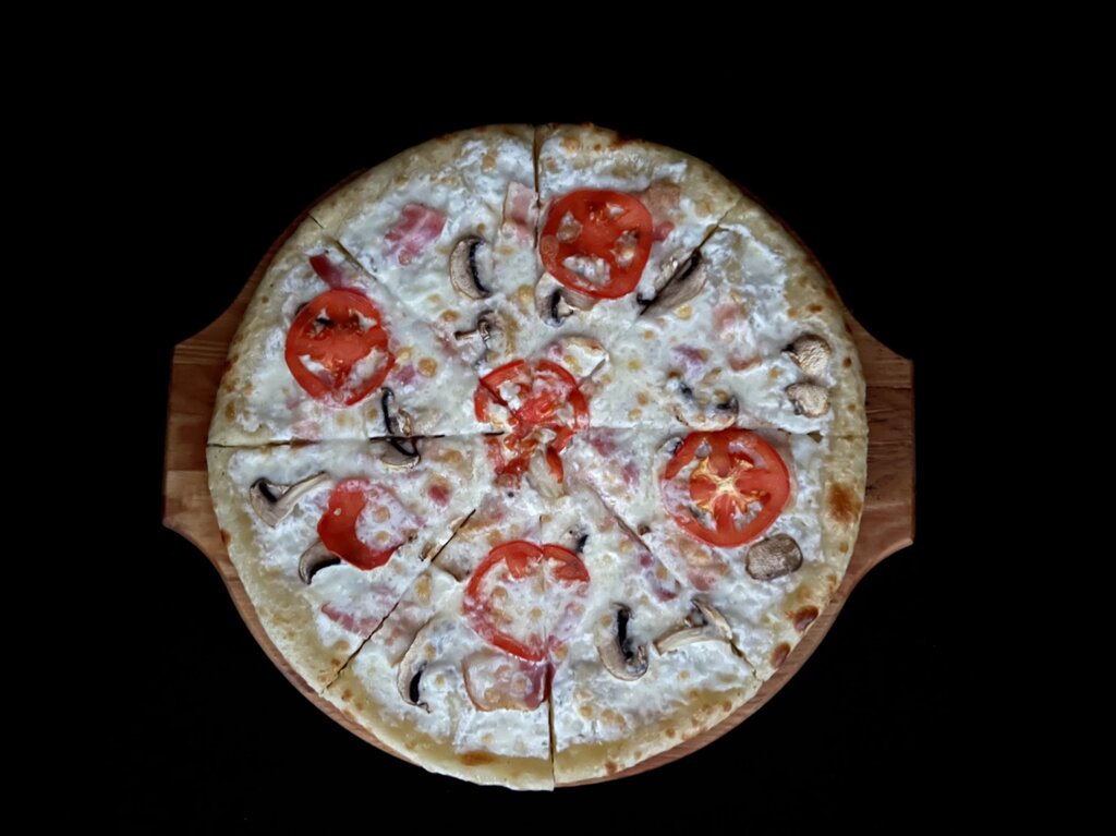 Пицца с беконом 25 см от компании Ресторан и Игровой центр Space Place - фото 1