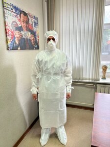 Комплект одежды защитный врача инфекциониста: халат, кофта, штаны, бахилы, шлем СМС 50гр.