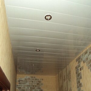 (39_С) Размер 2,05 м. x 1,7 м. Алюминиевый качественный реечный потолок белый матовый в комплекте