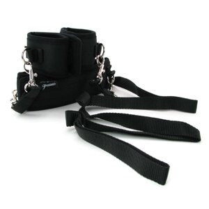 Универсальный набор для бондажа Collar with Cuffs and Leash - Pipedream