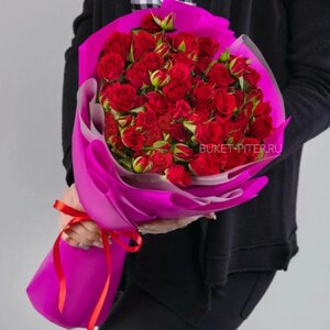 Букет Красных Кустовых Роз в Матовой упаковке
