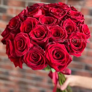 Букет Красных Роз в Атласной ленте