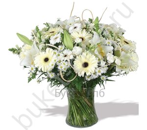 Букет с белыми герберами, хризантемой и лилией