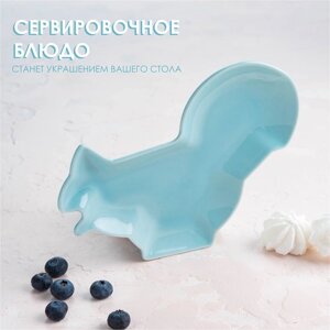 Блюдо керамическое сервировочное Доляна «Милашки. Белочка», 18141,6 см, цвет голубой