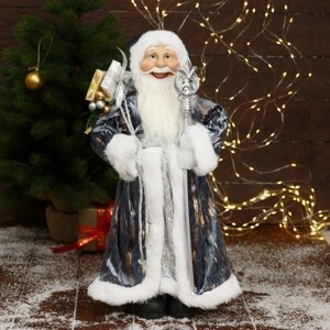 Дед Мороз "В серо-синей шубе, с посохом и подарками" 45х23 см