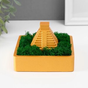 Кашпо бетонное "Храм Солнца" высота 8 см 11,5х11,5 см золотой со мхом (мох зелен. стабилиз)