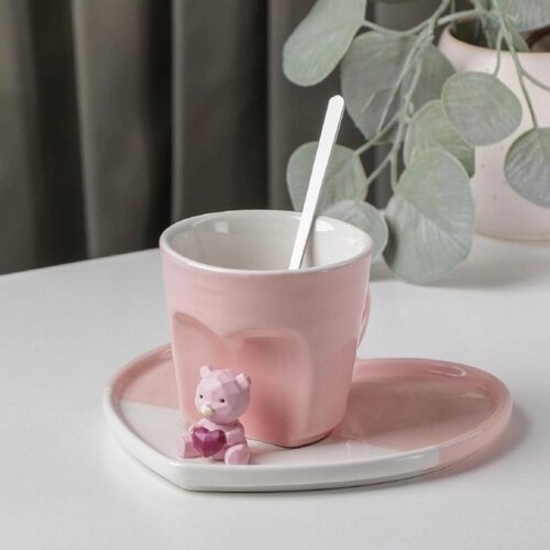 Кофейная пара керамическая «Мишка с сердцем», 3 предмета: кружка 200 мл, блюдце 15,5158 см, ложка, цвет розовый