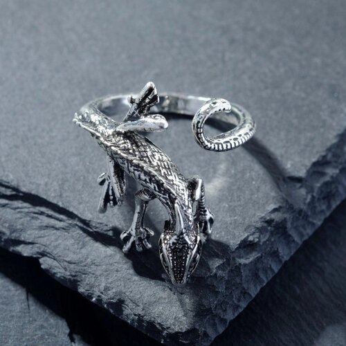 Кольцо «Перстень» хамелеон, цвет чернёное серебро, безразмерное