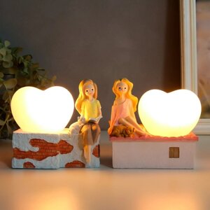 Сувенир полистоун свет "Девчонка на крыше с котёнком и сердцем" МИКС 11х5,5х11 см