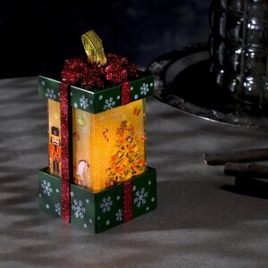 Светодиодная фигура «Зелёный подарок с ёлкой» 6.3 11.5 6.3 см, пластик, батарейки АААх3 (не в комплекте), эффект пламени