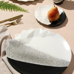 Тарелка керамическая «Снежные горы», 27 см, цвет чёрно-белый