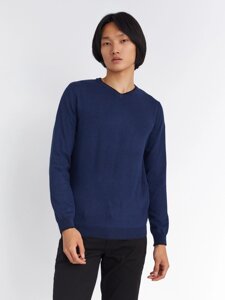 Тонкий трикотажный пуловер с треугольным вырезом и длинным рукавом