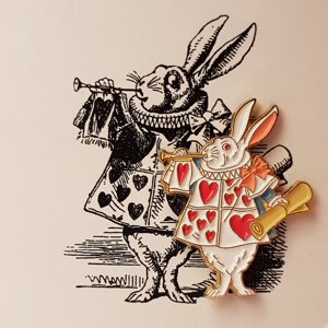 Значок эмалированный "Алиса" Кролик