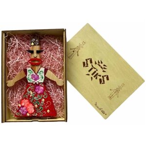 Детская игрушка деревянная девочка в подарочной упаковкой