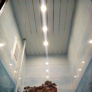Потолок ПВХ для ванной комнаты в комплекте, 1,92x2,00 м, белый/золотая полоса