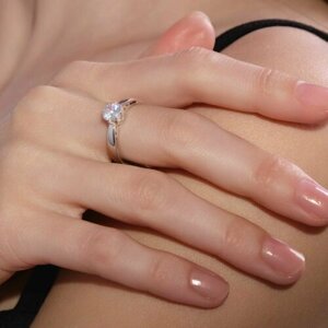 Перстень Серебряное кольцо с фианитом, серебро, 925 проба, родирование, фианит, бесцветный, серебряный