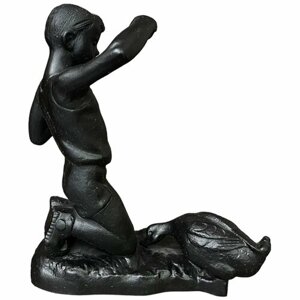 Чугунная статуэтка "Мальчик с уткой" 1980-1990 гг. Касли, СССР