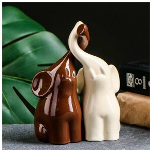 Фигура "Пара слонов" молочный/шоколад 7х12х16см